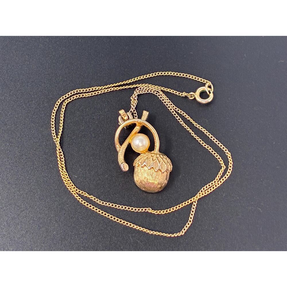 Vintage Sarah Coventry Acorn Pendant Necklace Gold Tone Faux Pearl Nature - Picture 4 of 7